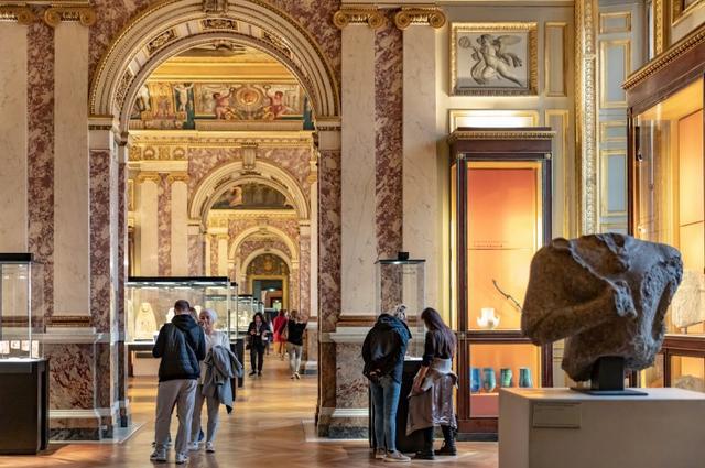 Ninara / Flickr / CC-BY-2.0 Louvre