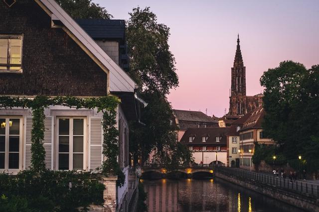 Paul Prim © Copyright - OT Strasbourg Een kamer in het oude centrum Straatsburg