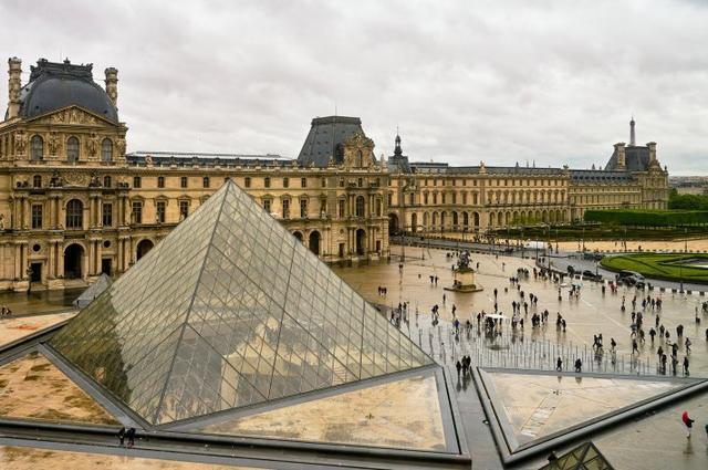 Pedro Szekely / Flickr / CC-BY-SA 2.0 Louvre
