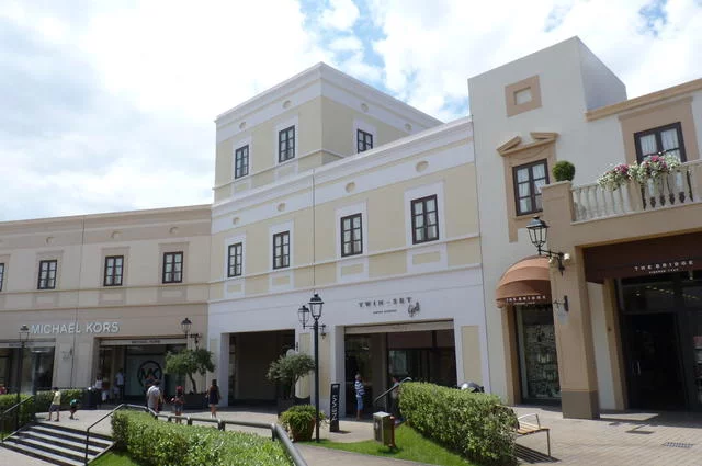 Winkelen bij Sicilia Outlet Village