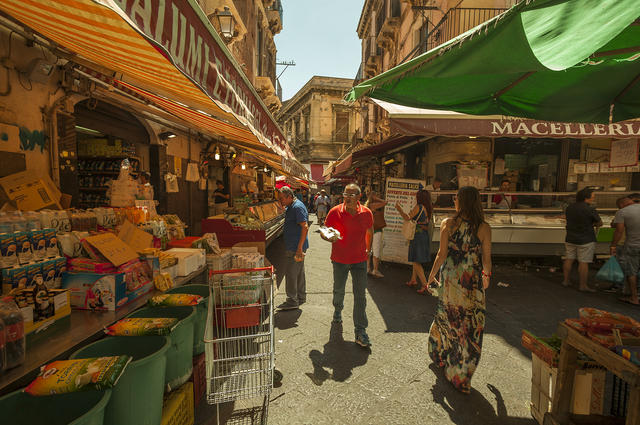 De belangrijkste winkelstraat van Catania