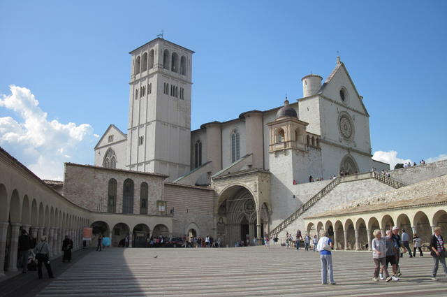 Plein San Francesco s’Assisi en het huis van Bellini