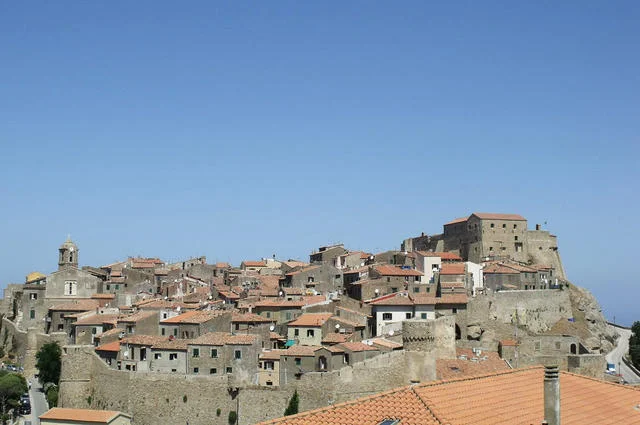 LigaDue / Wikimedia Commons / CC-BY 3.0 Giglio Castello, Toscane