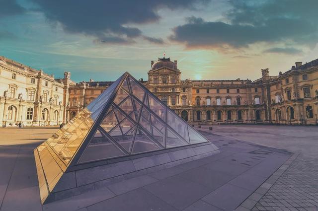 Mehmet Turgut Kirkgoz / Unsplash Castle in the Louvre