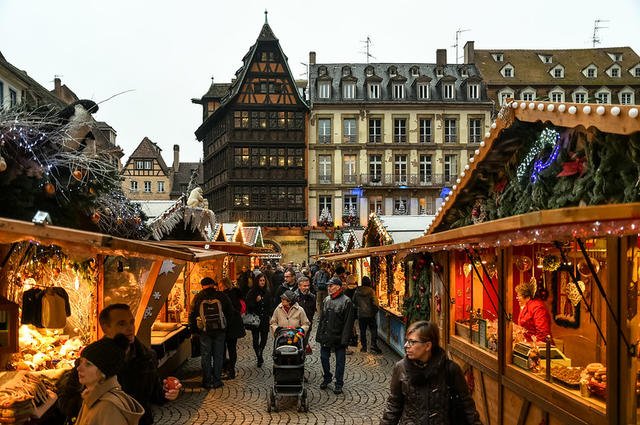 Foto: Jorge Franganillo / Flickr / CC-BY 2.0 Bewonder de grote kerstboom