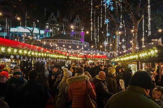 Foto: Philippe Oursel / Unsplash Kerstmarkten en feestelijke verlichting in Londen