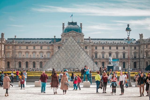 Foto: William Olivieri / Unsplash Is het de moeite waard om met kinderen naar het Louvre te gaan?