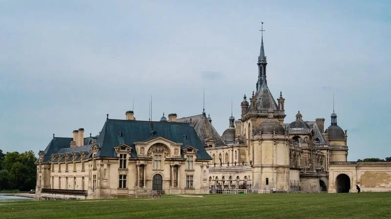 10 prachtige steden in Frankrijk op slechts een uur van Parijs
