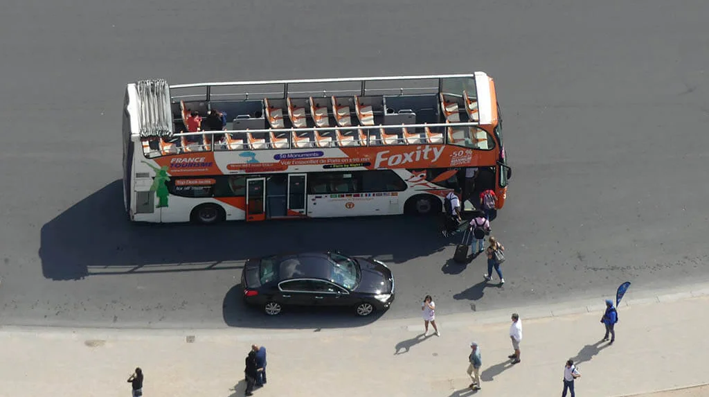 Rondritten per bus in Parijs