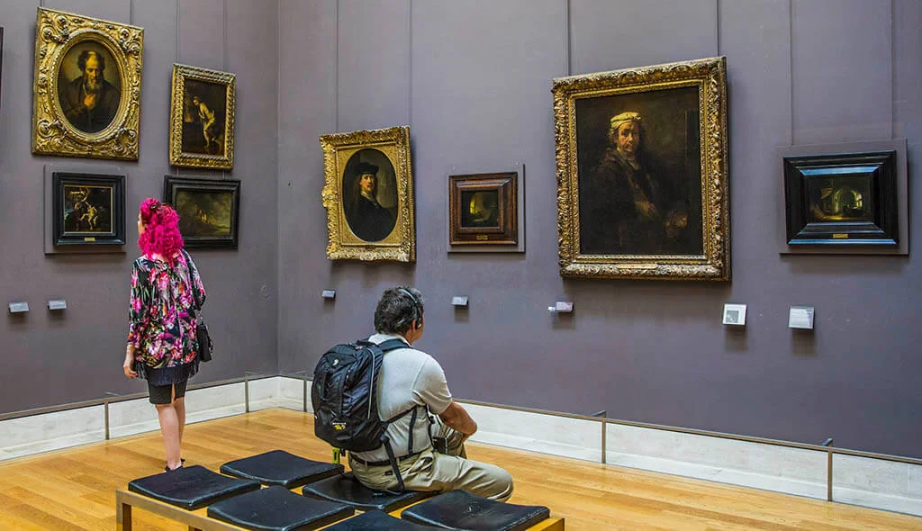 Hoe kan je het Louvre bezoeken zonder te wachten. Parijs10.nl audiogids voor het Louvre Hoe kan je het Louvre bezoeken zonder te wachten. Parijs10.nl audiogids voor het Louvre