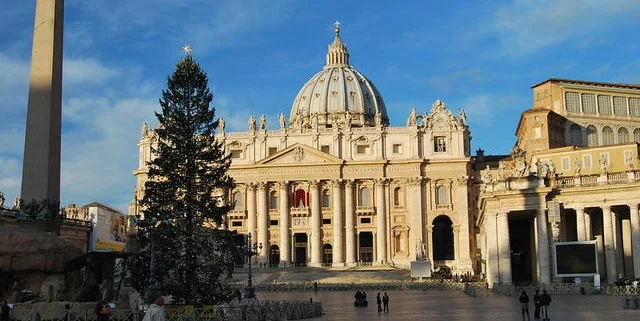 Kerstboom op het plein bij het Vaticaan