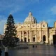 Kerstboom op het plein bij het Vaticaan
