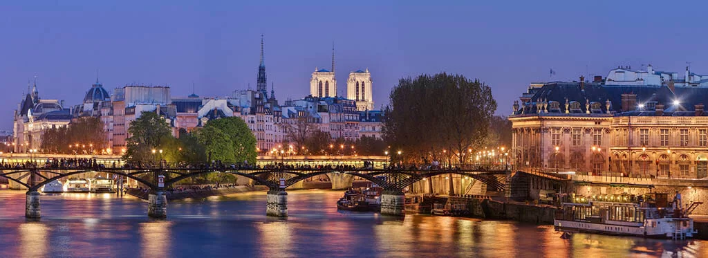 Quai de Conti en Pont des Arts Quai de Conti en Pont des Arts