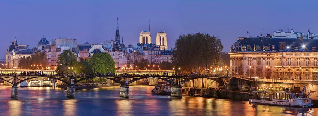 Quai de Conti en Pont des Arts Quai de Conti en Pont des Arts