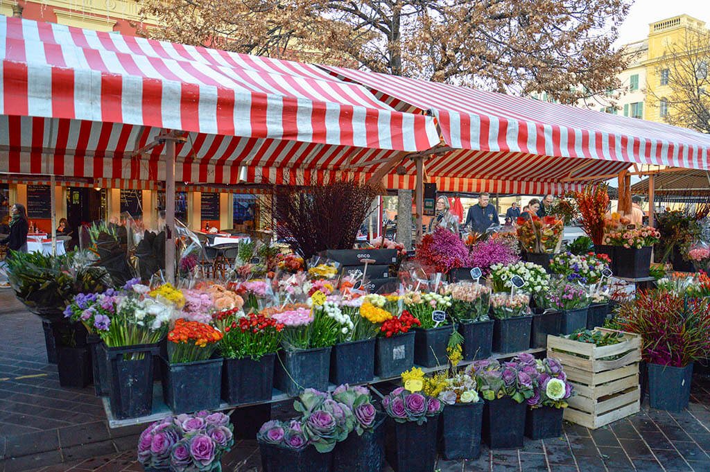 10 activiteiten om te doen in Nice: Ga naar de bloemenmarkt 10 activiteiten om te doen in Nice: Ga naar de bloemenmarkt